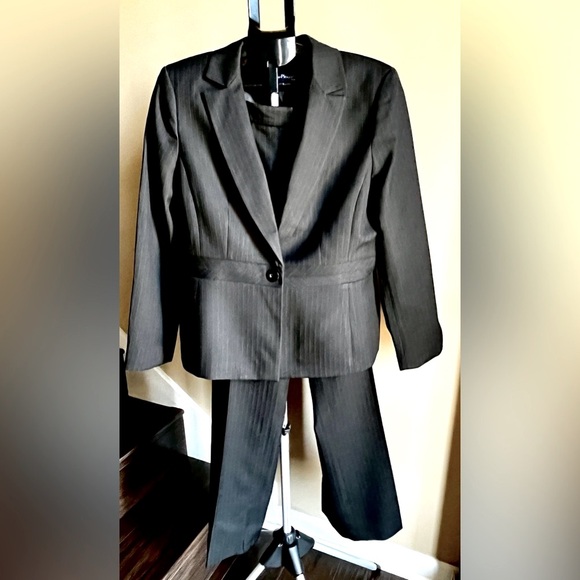 Evan Picone Black Pantsuit - Picture 1 of 4